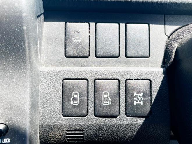 ヴォクシー2.0ZS煌Ⅲ 4WD　ローンが不安な方＜優遇ローン＞1年保証　両側Pスラ　後席モニター　Bカメラ