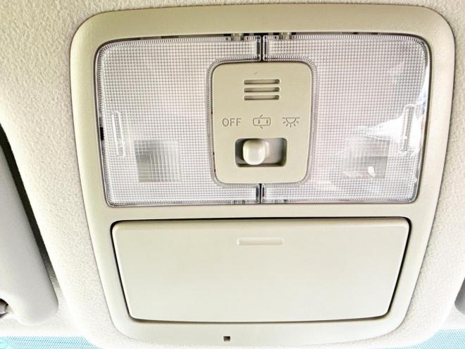 ヴォクシー2.0ZS煌Ⅲ 4WD　ローンが不安な方＜優遇ローン＞1年保証　両側Pスラ　後席モニター　Bカメラ