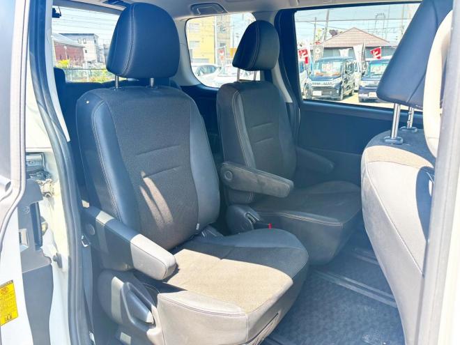 ヴォクシー2.0ZS煌Ⅲ 4WD　ローンが不安な方＜優遇ローン＞1年保証　両側Pスラ　後席モニター　Bカメラ