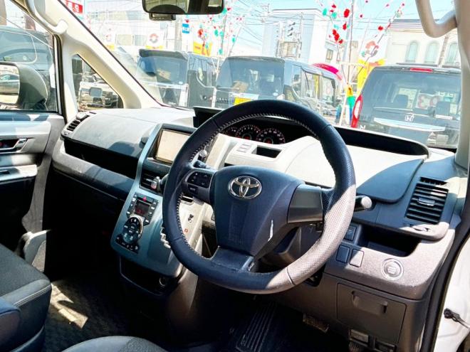 ヴォクシー2.0ZS煌Ⅲ 4WD　ローンが不安な方＜優遇ローン＞1年保証　両側Pスラ　後席モニター　Bカメラ