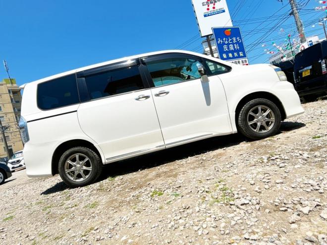 ヴォクシー2.0ZS煌Ⅲ 4WD　ローンが不安な方＜優遇ローン＞1年保証　両側Pスラ　後席モニター　Bカメラ