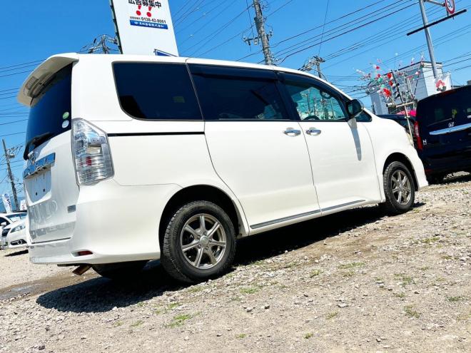 ヴォクシー2.0ZS煌Ⅲ 4WD　ローンが不安な方＜優遇ローン＞1年保証　両側Pスラ　後席モニター　Bカメラ