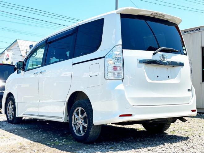 ヴォクシー2.0ZS煌Ⅲ 4WD　ローンが不安な方＜優遇ローン＞1年保証　両側Pスラ　後席モニター　Bカメラ