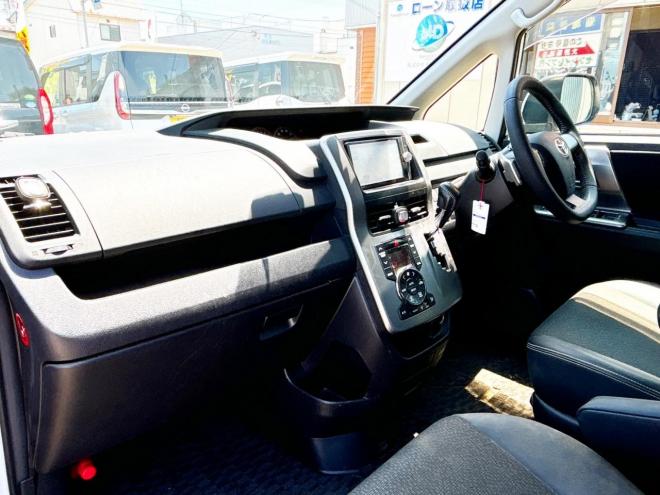 ヴォクシー2.0ZS煌Ⅲ 4WD　ローンが不安な方＜優遇ローン＞1年保証　両側Pスラ　後席モニター　Bカメラ