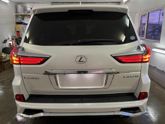 レクサスＬＸ５７０　本州仕入　ワンオーナー　レクサスセーフティセンス　寒冷地仕様　禁煙車　純正２１インチＡＷ　純正２０ＡＷ＋スタッドレスタイヤ付　モデリスタスポイラー　電動サンルーフ　純正ブラックレザーシート　純正ナビ（フルセグ地デジ　ＤＶＤ再生　Ｂｌｕｅｔｏｏｔｈ対応）＋バックカメラ＋全方位カメラ　リアツインモニター　パワーバックドア　レーダークルーズコントロール　シートヒーター＆クーラー　純正エンジンスターター　カードキー　ステアリングヒーター　両席パワーシート　ＥＴＣ 4WD 5700 5Dr