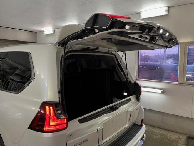 レクサスＬＸ５７０　本州仕入　ワンオーナー　レクサスセーフティセンス　寒冷地仕様　禁煙車　純正２１インチＡＷ　純正２０ＡＷ＋スタッドレスタイヤ付　モデリスタスポイラー　電動サンルーフ　純正ブラックレザーシート　純正ナビ（フルセグ地デジ　ＤＶＤ再生　Ｂｌｕｅｔｏｏｔｈ対応）＋バックカメラ＋全方位カメラ　リアツインモニター　パワーバックドア　レーダークルーズコントロール　シートヒーター＆クーラー　純正エンジンスターター　カードキー　ステアリングヒーター　両席パワーシート　ＥＴＣ 4WD 5700 5Dr