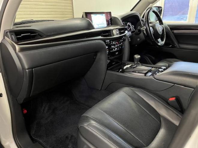 レクサスＬＸ５７０　本州仕入　ワンオーナー　レクサスセーフティセンス　寒冷地仕様　禁煙車　純正２１インチＡＷ　純正２０ＡＷ＋スタッドレスタイヤ付　モデリスタスポイラー　電動サンルーフ　純正ブラックレザーシート　純正ナビ（フルセグ地デジ　ＤＶＤ再生　Ｂｌｕｅｔｏｏｔｈ対応）＋バックカメラ＋全方位カメラ　リアツインモニター　パワーバックドア　レーダークルーズコントロール　シートヒーター＆クーラー　純正エンジンスターター　カードキー　ステアリングヒーター　両席パワーシート　ＥＴＣ 4WD 5700 5Dr