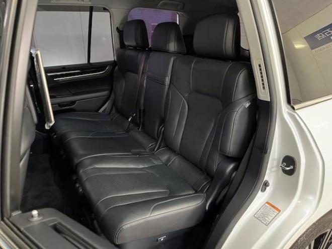 レクサスＬＸ５７０　本州仕入　ワンオーナー　レクサスセーフティセンス　寒冷地仕様　禁煙車　純正２１インチＡＷ　純正２０ＡＷ＋スタッドレスタイヤ付　モデリスタスポイラー　電動サンルーフ　純正ブラックレザーシート　純正ナビ（フルセグ地デジ　ＤＶＤ再生　Ｂｌｕｅｔｏｏｔｈ対応）＋バックカメラ＋全方位カメラ　リアツインモニター　パワーバックドア　レーダークルーズコントロール　シートヒーター＆クーラー　純正エンジンスターター　カードキー　ステアリングヒーター　両席パワーシート　ＥＴＣ 4WD 5700 5Dr