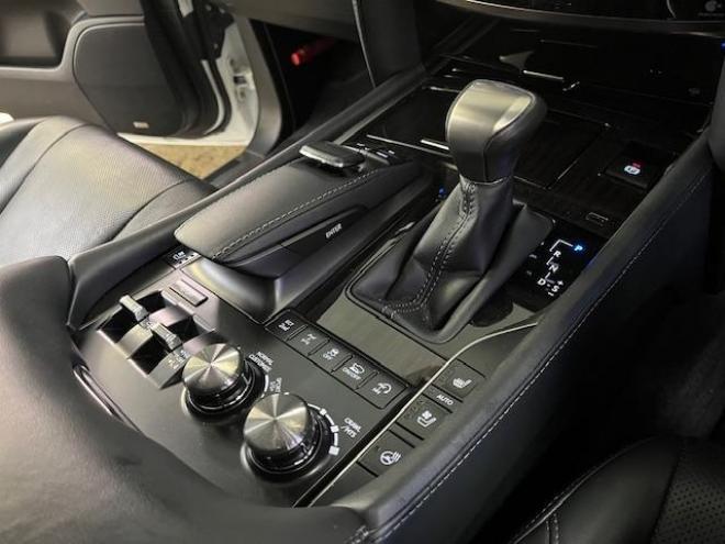 レクサスＬＸ５７０　本州仕入　ワンオーナー　レクサスセーフティセンス　寒冷地仕様　禁煙車　純正２１インチＡＷ　純正２０ＡＷ＋スタッドレスタイヤ付　モデリスタスポイラー　電動サンルーフ　純正ブラックレザーシート　純正ナビ（フルセグ地デジ　ＤＶＤ再生　Ｂｌｕｅｔｏｏｔｈ対応）＋バックカメラ＋全方位カメラ　リアツインモニター　パワーバックドア　レーダークルーズコントロール　シートヒーター＆クーラー　純正エンジンスターター　カードキー　ステアリングヒーター　両席パワーシート　ＥＴＣ 4WD 5700 5Dr