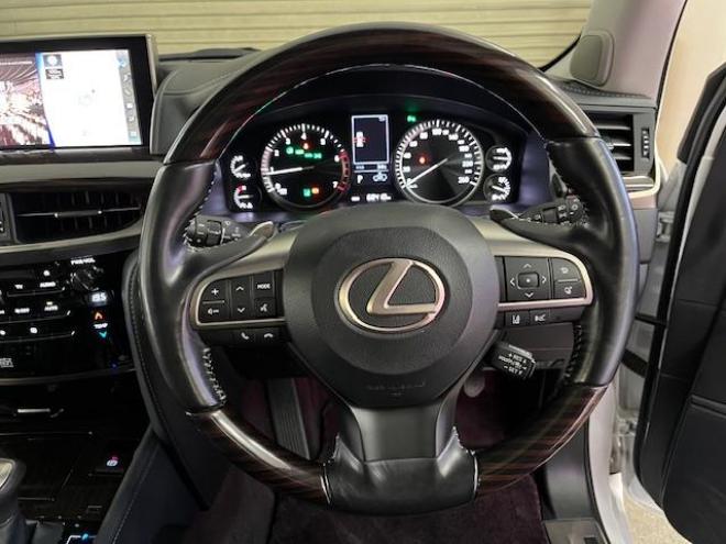 レクサスＬＸ５７０　本州仕入　ワンオーナー　レクサスセーフティセンス　寒冷地仕様　禁煙車　純正２１インチＡＷ　純正２０ＡＷ＋スタッドレスタイヤ付　モデリスタスポイラー　電動サンルーフ　純正ブラックレザーシート　純正ナビ（フルセグ地デジ　ＤＶＤ再生　Ｂｌｕｅｔｏｏｔｈ対応）＋バックカメラ＋全方位カメラ　リアツインモニター　パワーバックドア　レーダークルーズコントロール　シートヒーター＆クーラー　純正エンジンスターター　カードキー　ステアリングヒーター　両席パワーシート　ＥＴＣ 4WD 5700 5Dr