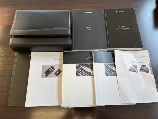 レクサスＬＸ５７０　本州仕入　ワンオーナー　レクサスセーフティセンス　寒冷地仕様　禁煙車　純正２１インチＡＷ　純正２０ＡＷ＋スタッドレスタイヤ付　モデリスタスポイラー　電動サンルーフ　純正ブラックレザーシート　純正ナビ（フルセグ地デジ　ＤＶＤ再生　Ｂｌｕｅｔｏｏｔｈ対応）＋バックカメラ＋全方位カメラ　リアツインモニター　パワーバックドア　レーダークルーズコントロール　シートヒーター＆クーラー　純正エンジンスターター　カードキー　ステアリングヒーター　両席パワーシート　ＥＴＣ 4WD 5700 5Dr