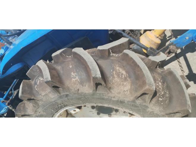 トラクターバケツフォークロータリーアタッチメント付き 4WD