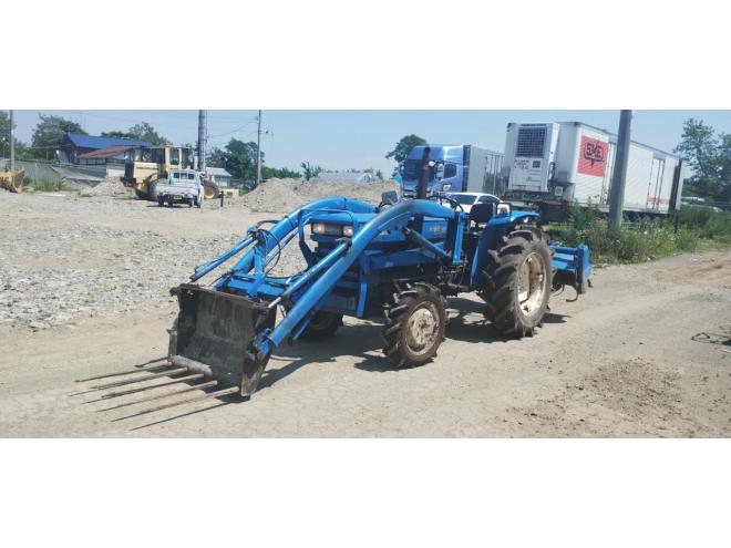 トラクターバケツフォークロータリーアタッチメント付き 4WD