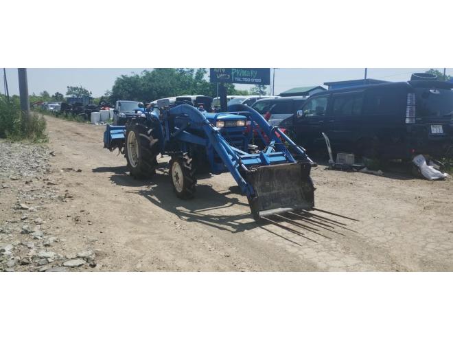 トラクターバケツフォークロータリーアタッチメント付き 4WD