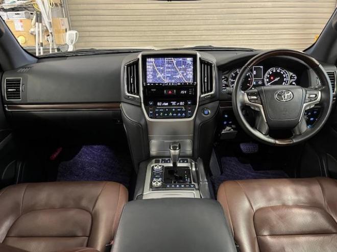 ランドクルーザー２００系後期型　ＺＸ　ワンオーナー　本州仕入　寒冷地仕様　禁煙車　トヨタセーフティセンス　純正２０インチＡＷ　モデリスタスポイラー＆マフラー　電動サンルーフ　純正ブラウンレザーシート　アルパイン９インチナビ（フルセグ地デジ　ＤＶＤ再生　Ｂｌｕｅｔｏｏｔｈ対応）＋バックカメラ　ブラインドスポット　車線逸脱警報　パワーバックドア　クルーズコントロール　純正エンジンスターター　シートヒーター＆クーラー　ステアリングヒーター　両席パワーシート　ＥＴＣ 4WD 4600 5Dr