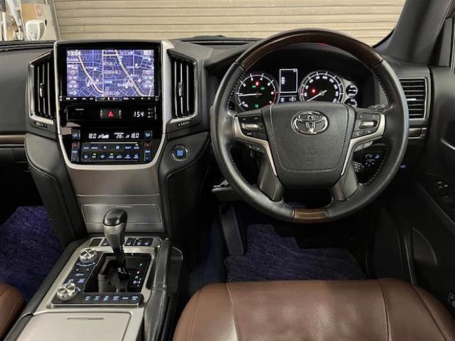 ランドクルーザー２００系後期型　ＺＸ　ワンオーナー　本州仕入　寒冷地仕様　禁煙車　トヨタセーフティセンス　純正２０インチＡＷ　モデリスタスポイラー＆マフラー　電動サンルーフ　純正ブラウンレザーシート　アルパイン９インチナビ（フルセグ地デジ　ＤＶＤ再生　Ｂｌｕｅｔｏｏｔｈ対応）＋バックカメラ　ブラインドスポット　車線逸脱警報　パワーバックドア　クルーズコントロール　純正エンジンスターター　シートヒーター＆クーラー　ステアリングヒーター　両席パワーシート　ＥＴＣ 4WD 4600 5Dr