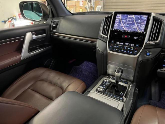 ランドクルーザー２００系後期型　ＺＸ　ワンオーナー　本州仕入　寒冷地仕様　禁煙車　トヨタセーフティセンス　純正２０インチＡＷ　モデリスタスポイラー＆マフラー　電動サンルーフ　純正ブラウンレザーシート　アルパイン９インチナビ（フルセグ地デジ　ＤＶＤ再生　Ｂｌｕｅｔｏｏｔｈ対応）＋バックカメラ　ブラインドスポット　車線逸脱警報　パワーバックドア　クルーズコントロール　純正エンジンスターター　シートヒーター＆クーラー　ステアリングヒーター　両席パワーシート　ＥＴＣ 4WD 4600 5Dr