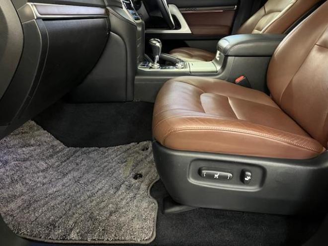 ランドクルーザー２００系後期型　ＺＸ　ワンオーナー　本州仕入　寒冷地仕様　禁煙車　トヨタセーフティセンス　純正２０インチＡＷ　モデリスタスポイラー＆マフラー　電動サンルーフ　純正ブラウンレザーシート　アルパイン９インチナビ（フルセグ地デジ　ＤＶＤ再生　Ｂｌｕｅｔｏｏｔｈ対応）＋バックカメラ　ブラインドスポット　車線逸脱警報　パワーバックドア　クルーズコントロール　純正エンジンスターター　シートヒーター＆クーラー　ステアリングヒーター　両席パワーシート　ＥＴＣ 4WD 4600 5Dr