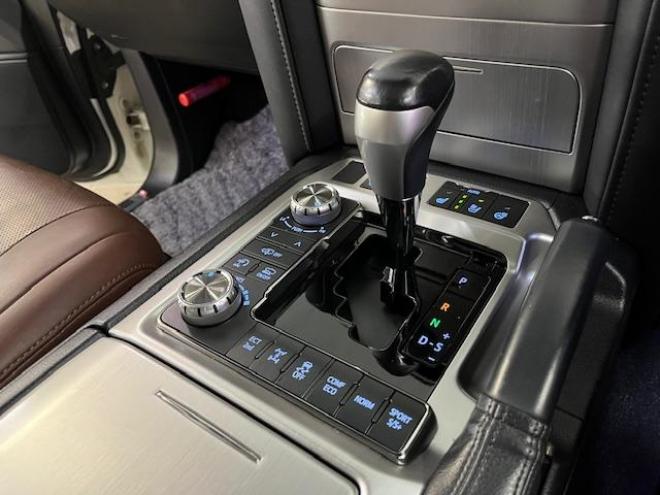 ランドクルーザー２００系後期型　ＺＸ　ワンオーナー　本州仕入　寒冷地仕様　禁煙車　トヨタセーフティセンス　純正２０インチＡＷ　モデリスタスポイラー＆マフラー　電動サンルーフ　純正ブラウンレザーシート　アルパイン９インチナビ（フルセグ地デジ　ＤＶＤ再生　Ｂｌｕｅｔｏｏｔｈ対応）＋バックカメラ　ブラインドスポット　車線逸脱警報　パワーバックドア　クルーズコントロール　純正エンジンスターター　シートヒーター＆クーラー　ステアリングヒーター　両席パワーシート　ＥＴＣ 4WD 4600 5Dr