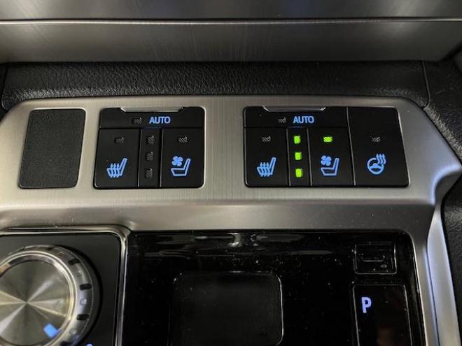ランドクルーザー２００系後期型　ＺＸ　ワンオーナー　本州仕入　寒冷地仕様　禁煙車　トヨタセーフティセンス　純正２０インチＡＷ　モデリスタスポイラー＆マフラー　電動サンルーフ　純正ブラウンレザーシート　アルパイン９インチナビ（フルセグ地デジ　ＤＶＤ再生　Ｂｌｕｅｔｏｏｔｈ対応）＋バックカメラ　ブラインドスポット　車線逸脱警報　パワーバックドア　クルーズコントロール　純正エンジンスターター　シートヒーター＆クーラー　ステアリングヒーター　両席パワーシート　ＥＴＣ 4WD 4600 5Dr