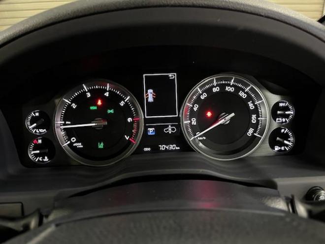 ランドクルーザー２００系後期型　ＺＸ　ワンオーナー　本州仕入　寒冷地仕様　禁煙車　トヨタセーフティセンス　純正２０インチＡＷ　モデリスタスポイラー＆マフラー　電動サンルーフ　純正ブラウンレザーシート　アルパイン９インチナビ（フルセグ地デジ　ＤＶＤ再生　Ｂｌｕｅｔｏｏｔｈ対応）＋バックカメラ　ブラインドスポット　車線逸脱警報　パワーバックドア　クルーズコントロール　純正エンジンスターター　シートヒーター＆クーラー　ステアリングヒーター　両席パワーシート　ＥＴＣ 4WD 4600 5Dr