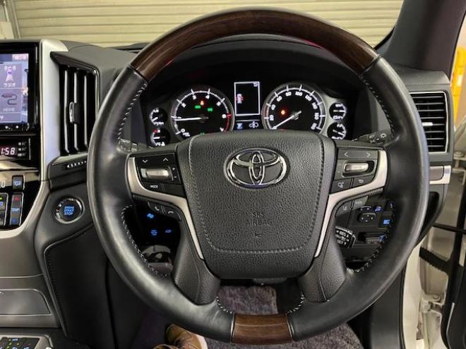 ランドクルーザー２００系後期型　ＺＸ　ワンオーナー　本州仕入　寒冷地仕様　禁煙車　トヨタセーフティセンス　純正２０インチＡＷ　モデリスタスポイラー＆マフラー　電動サンルーフ　純正ブラウンレザーシート　アルパイン９インチナビ（フルセグ地デジ　ＤＶＤ再生　Ｂｌｕｅｔｏｏｔｈ対応）＋バックカメラ　ブラインドスポット　車線逸脱警報　パワーバックドア　クルーズコントロール　純正エンジンスターター　シートヒーター＆クーラー　ステアリングヒーター　両席パワーシート　ＥＴＣ 4WD 4600 5Dr