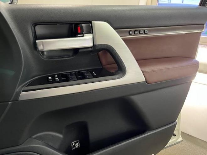 ランドクルーザー２００系後期型　ＺＸ　ワンオーナー　本州仕入　寒冷地仕様　禁煙車　トヨタセーフティセンス　純正２０インチＡＷ　モデリスタスポイラー＆マフラー　電動サンルーフ　純正ブラウンレザーシート　アルパイン９インチナビ（フルセグ地デジ　ＤＶＤ再生　Ｂｌｕｅｔｏｏｔｈ対応）＋バックカメラ　ブラインドスポット　車線逸脱警報　パワーバックドア　クルーズコントロール　純正エンジンスターター　シートヒーター＆クーラー　ステアリングヒーター　両席パワーシート　ＥＴＣ 4WD 4600 5Dr