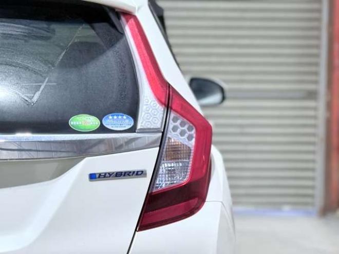 フィット1.5 ハイブリッド Fパッケージ 4WD　下廻防錆TVナビBカメエンスタETC 1500
