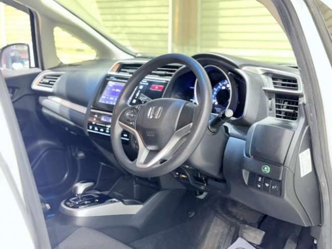 フィット1.5 ハイブリッド Fパッケージ 4WD　下廻防錆TVナビBカメエンスタETC 1500