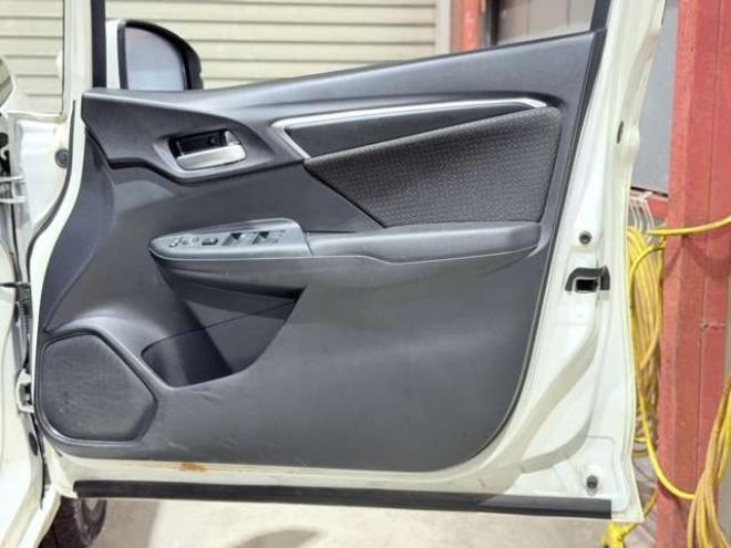 フィット1.5 ハイブリッド Fパッケージ 4WD　下廻防錆TVナビBカメエンスタETC 1500