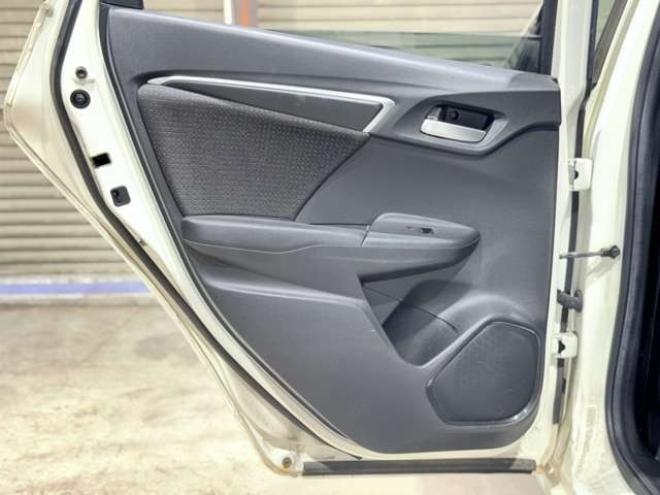 フィット1.5 ハイブリッド Fパッケージ 4WD　下廻防錆TVナビBカメエンスタETC 1500