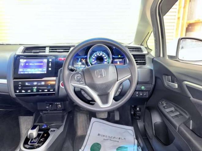 フィット1.5 ハイブリッド Fパッケージ 4WD　下廻防錆TVナビBカメエンスタETC 1500
