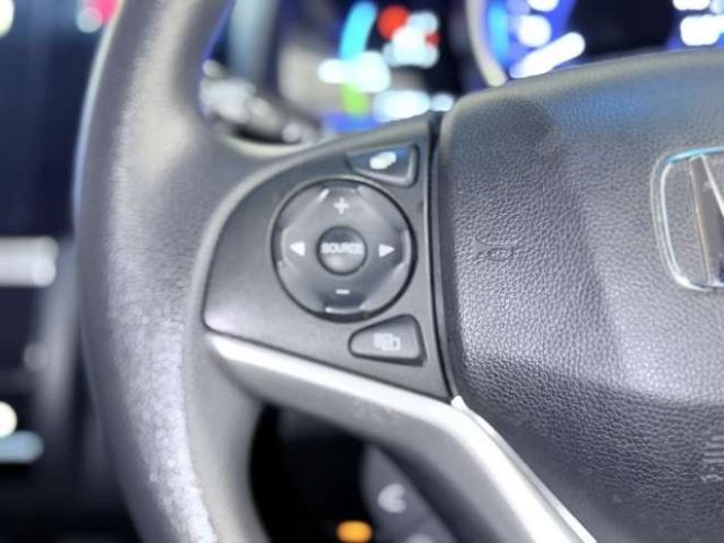 フィット1.5 ハイブリッド Fパッケージ 4WD　下廻防錆TVナビBカメエンスタETC 1500