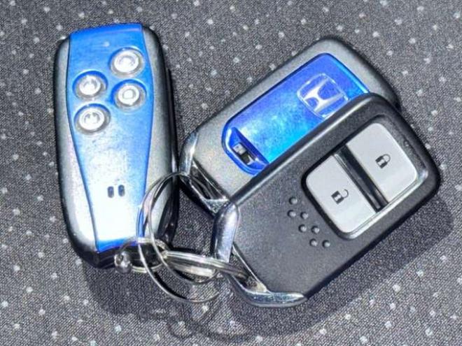 フィット1.5 ハイブリッド Fパッケージ 4WD　下廻防錆TVナビBカメエンスタETC 1500