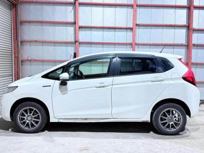 フィット1.5 ハイブリッド Fパッケージ 4WD　下廻防錆TVナビBカメエンスタETC 1500