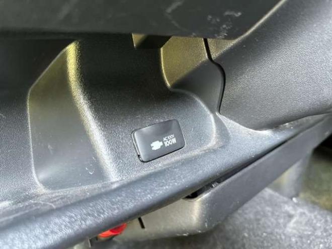 レジアスエース3.0 スーパーGL プライムセレクション ロングボディ ディーゼルターボ 4WD　記録簿/社外アルミ/ETC/手作りベッドキット 3000