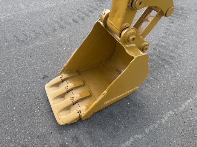 バックホー油圧ショベル CAT 303CR 3トンクラス 0.1m3