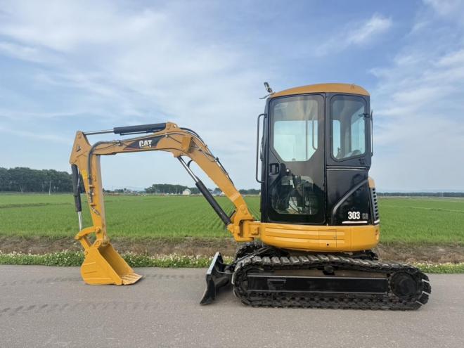 バックホー油圧ショベル CAT 303CR 3トンクラス 0.1m3