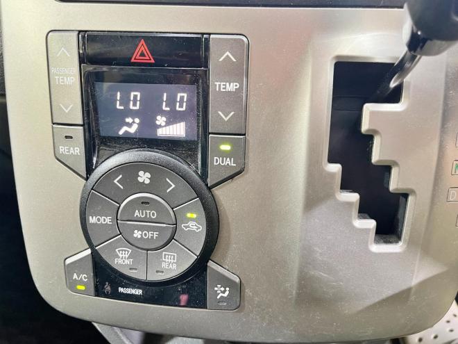 ヴォクシー2.0X Lエディション 4WD 5年保証 スマキー 両側パワスラ ナビTV Bカメ 夏冬タイヤ 寒冷地仕様 禁煙 修復歴無