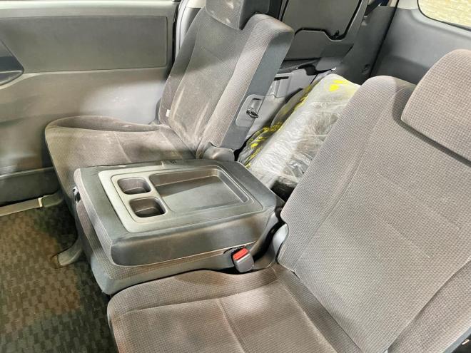 ヴォクシー2.0X Lエディション 4WD 5年保証 スマキー 両側パワスラ ナビTV Bカメ 夏冬タイヤ 寒冷地仕様 禁煙 修復歴無