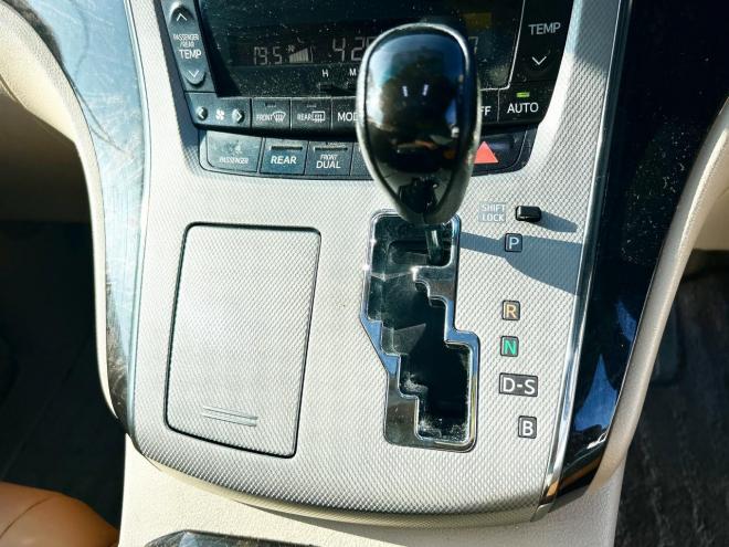 アルファードハイブリッド2.4X 4WD　ローンが不安な方＜優遇ローン＞本州仕入　サンルーフ　両側パワスラ 4WD