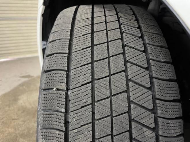 クラウンアスリートｉ－ＦＯＵＲ　アニバーサリーＥＤ　本州仕入　後期型　禁煙車　ＷＡＫＯＳバリアスコーティング済　社外１８インチＡＷ　純正１７ＡＷ＋スタッドレスタイヤ付　純正ＨＤＤナビ（フルセグ地デジ　ＤＶＤ再生　ミュージックサーバー）＋バックカメラ　純正ブラックレザーシート　リア３面フィルム施工済　クルーズコントロール　エンジンスターター　シートヒーター＆クーラー　電動サンシェード　ＰＵＳＨスタート　スマートキー　横滑り防止装置　タイミングチェーン車　ＨＩＤ　ＥＴＣ 4WD 2500 4Dr