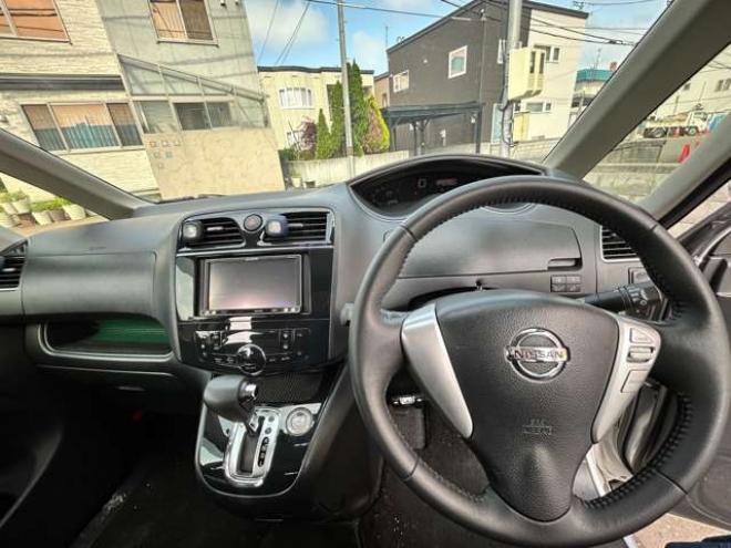 セレナ2.0 ハイウェイスター Vセレクション 4WD　左右電動スライドドア 2000