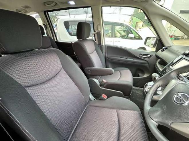 セレナ2.0 ハイウェイスター Vセレクション 4WD　左右電動スライドドア 2000