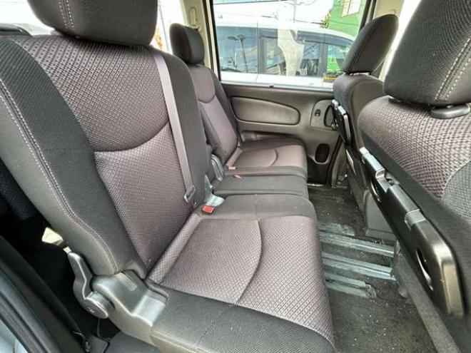 セレナ2.0 ハイウェイスター Vセレクション 4WD　左右電動スライドドア 2000