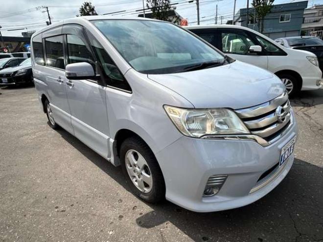 セレナ2.0 ハイウェイスター Vセレクション 4WD　左右電動スライドドア 2000