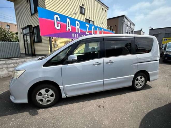 セレナ2.0 ハイウェイスター Vセレクション 4WD　左右電動スライドドア 2000