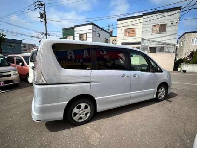 セレナ2.0 ハイウェイスター Vセレクション 4WD　左右電動スライドドア 2000