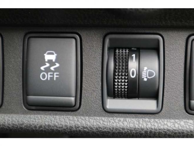 ノート1.2 e-POWER B FOUR 4WD　社外ナビ　車両接近通報　車線逸脱警報 1200
