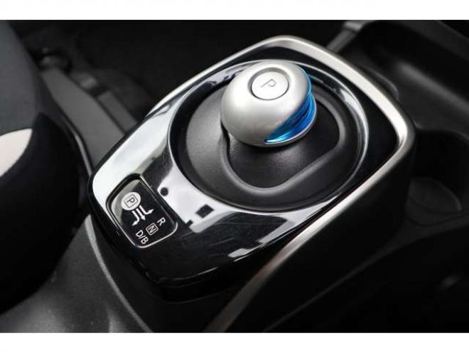 ノート1.2 e-POWER B FOUR 4WD　社外ナビ　車両接近通報　車線逸脱警報 1200